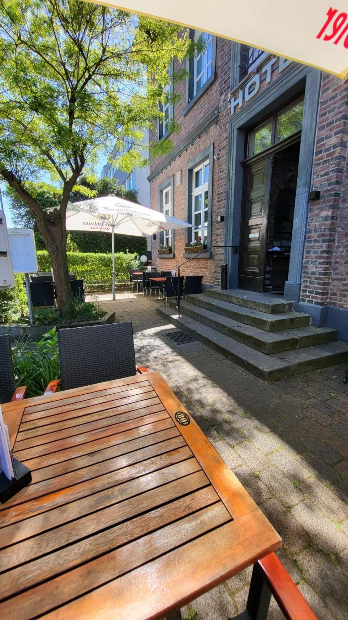 Hotel Restaurant Mathildenhof Pulheim Esterno foto