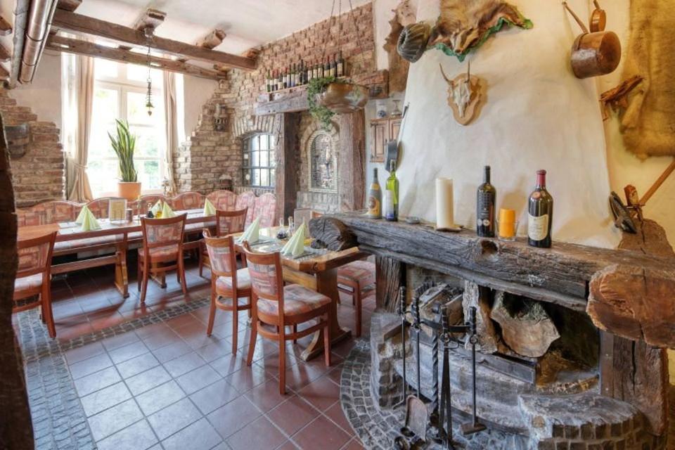 Hotel Restaurant Mathildenhof Pulheim Esterno foto